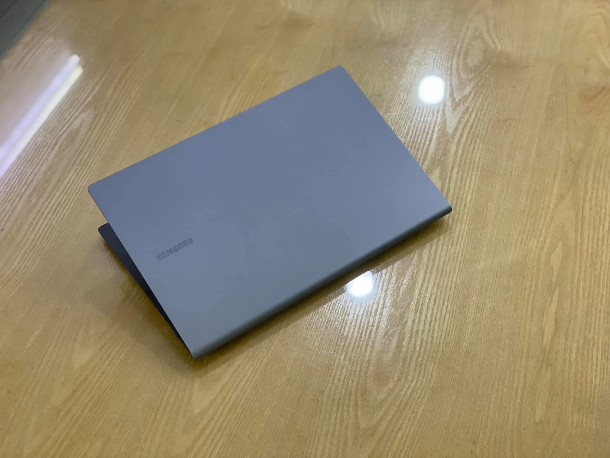 Laptop Samsung Galaxy Book S-2.jpeg